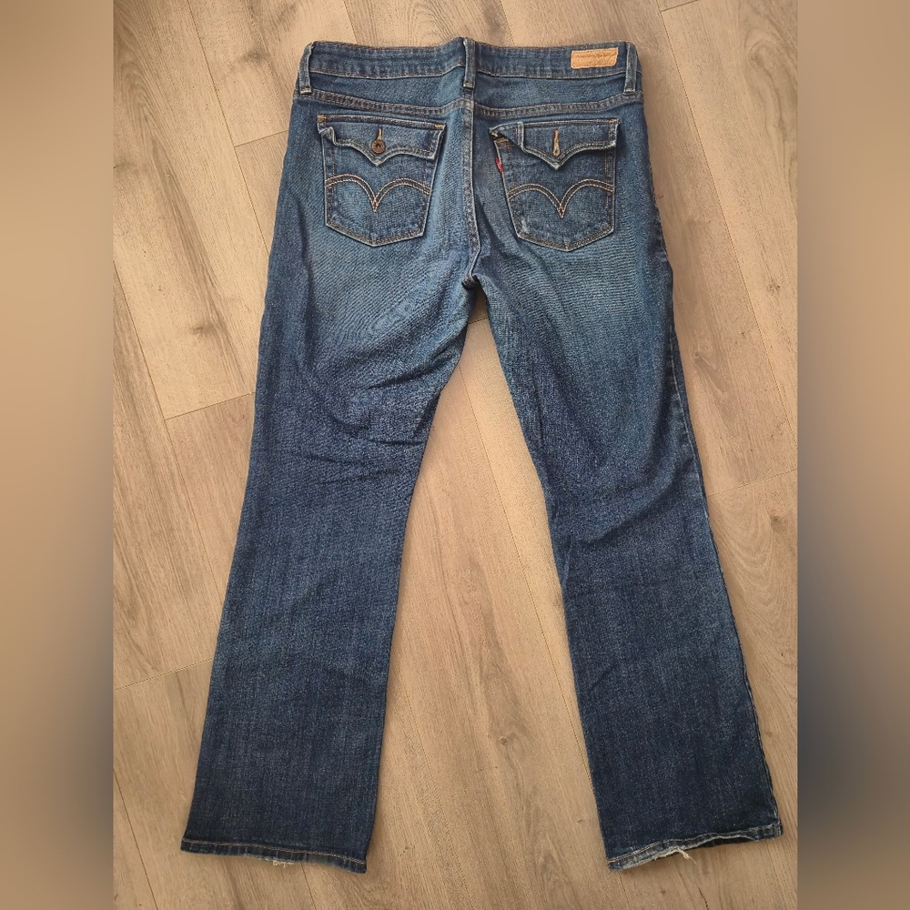 Levis Lowrise Bootcut Jeans Flattering Pocket. Classic Look. Size 12